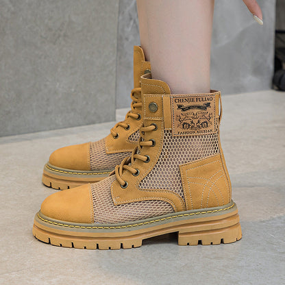 Effortlessly Elegant Boots with a Timeless Design