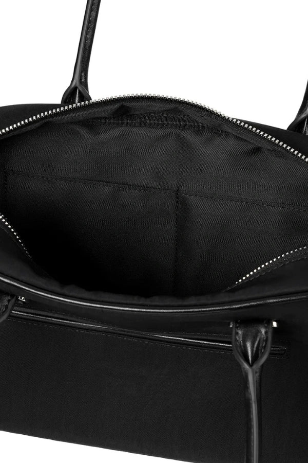 Sophisticated Bag with a Clean Classic Look