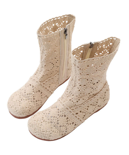 Effortlessly Elegant Boots with a Timeless Design