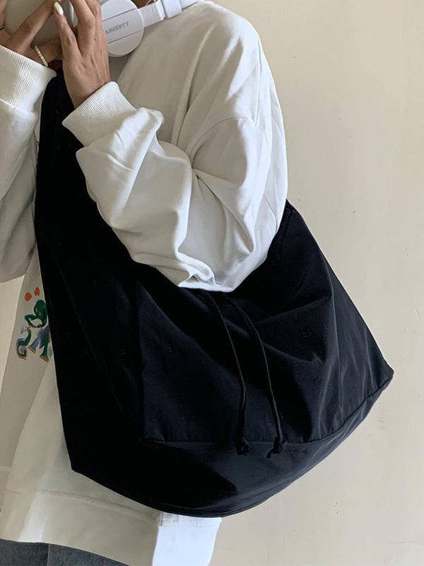 Well Tailored Bag with a Graceful Silhouette