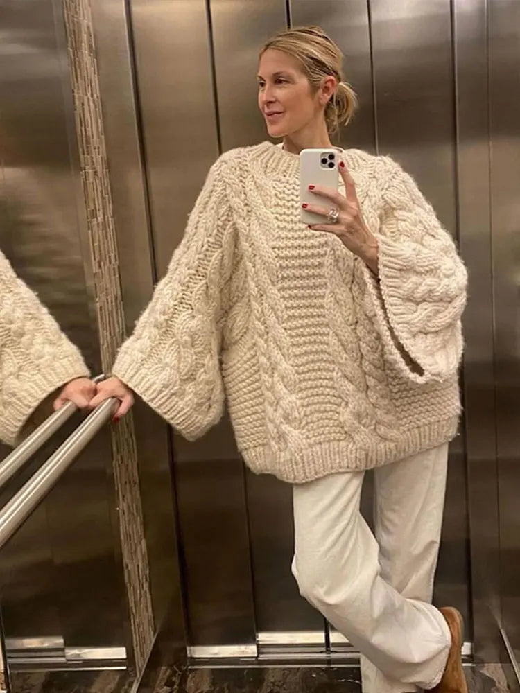 Effortlessly Elegant Sweater with a Timeless Design