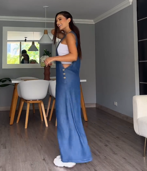 Gracefully Styled Garment for Any Occasion