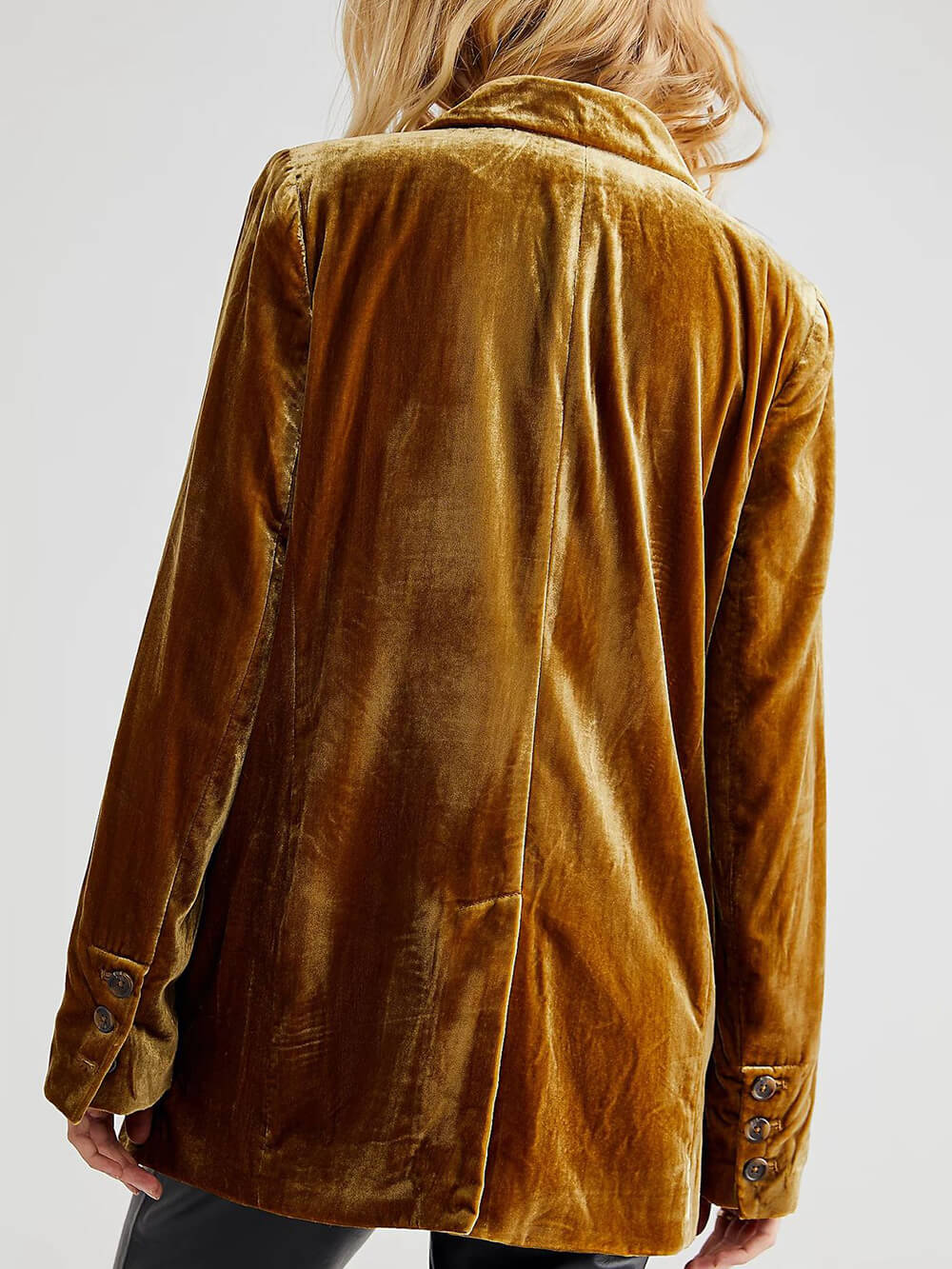 Beautifully Finished Garment in a Timeless Design
