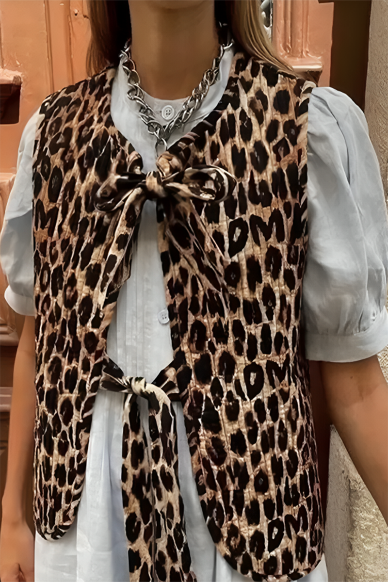 Effortlessly Elegant Top with a Timeless Design