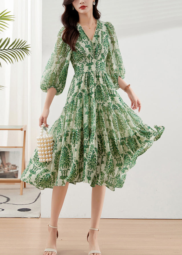 Well Tailored Dress with a Graceful Silhouette