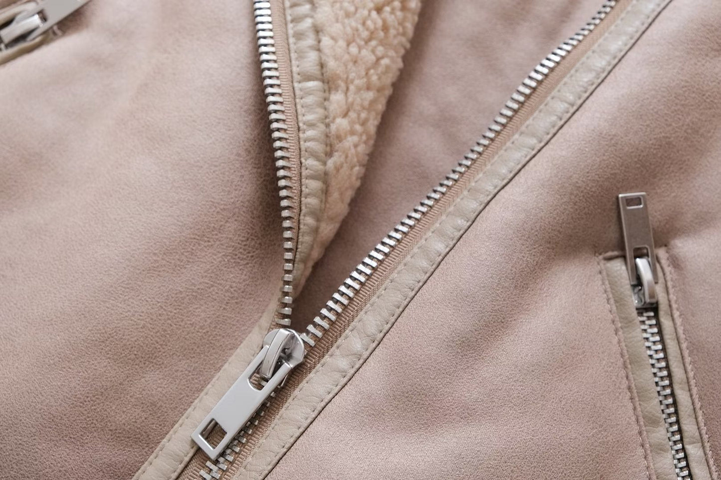 Well Tailored Jacket with a Graceful Silhouette