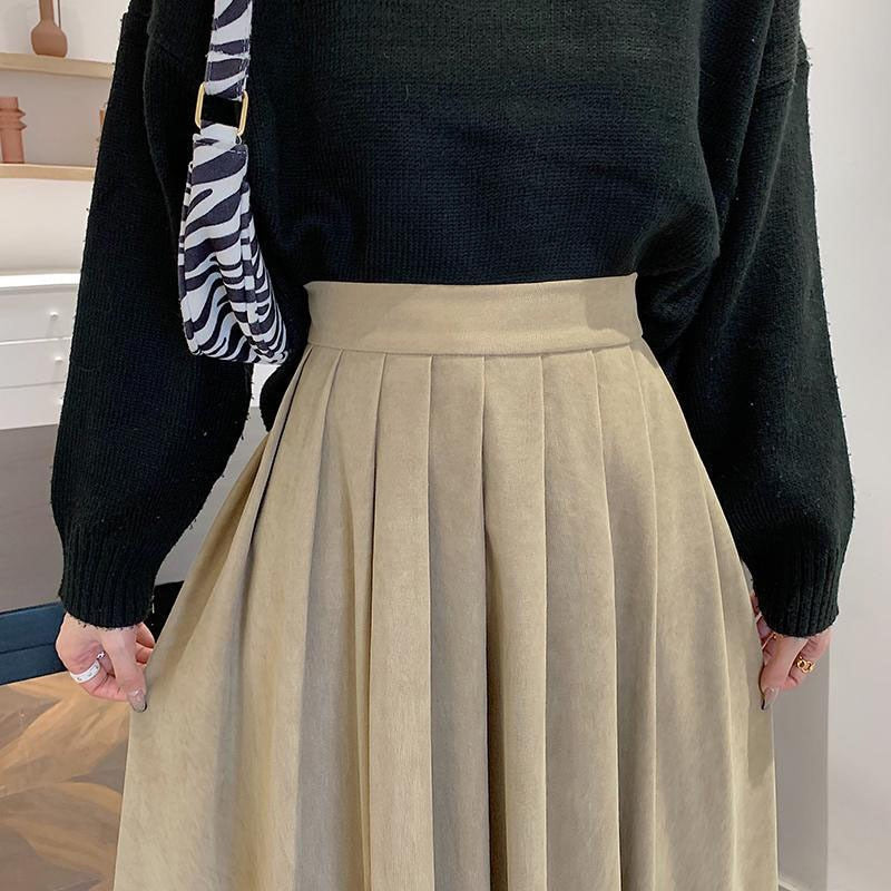 Sophisticated Garment with a Clean Classic Look