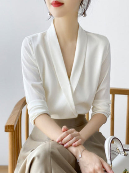 Elegantly Styled Blouse for Everyday Wear