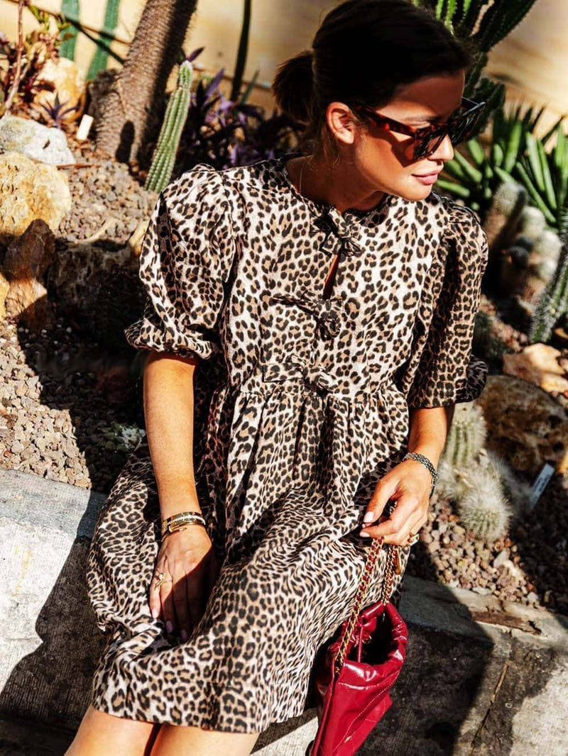 Classic Vintage Dress with a Flattering Fit