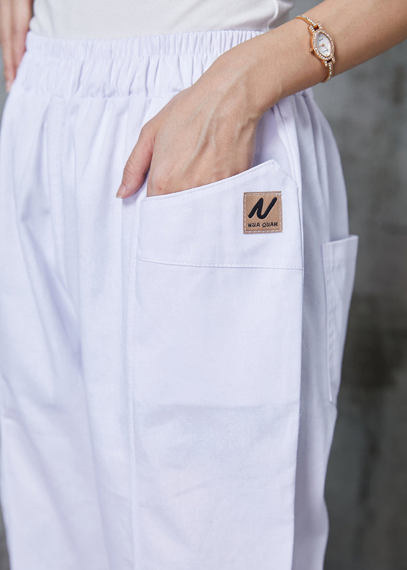 Effortlessly Elegant Pants with a Timeless Design