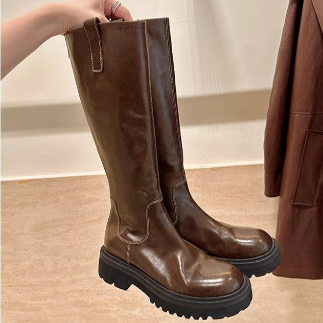 Beautifully Finished Boots in a Timeless Design