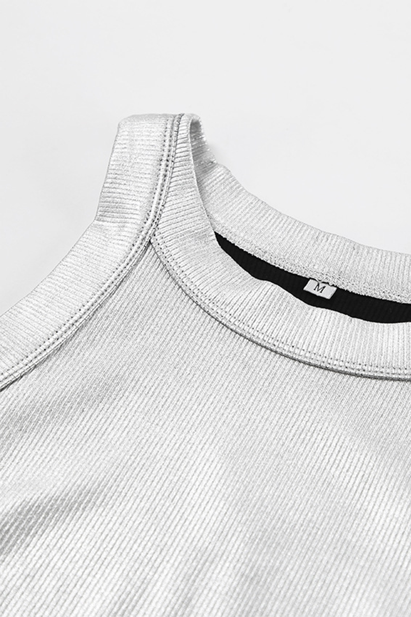 Well Tailored Top with a Graceful Silhouette