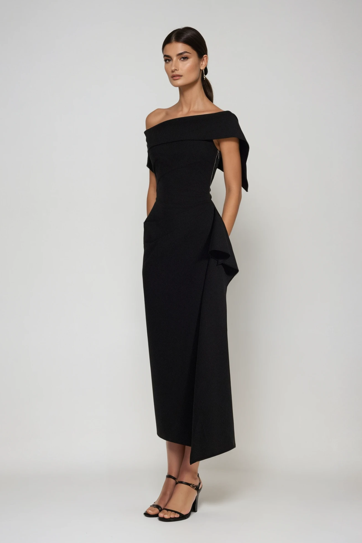 Beautifully Finished Dress in a Timeless Design
