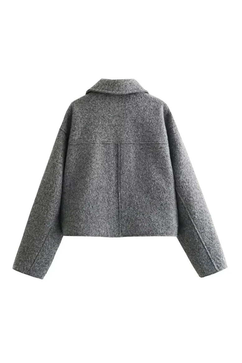 Effortlessly Elegant Jacket with a Timeless Design