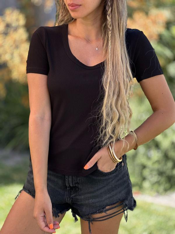 Elegantly Styled T-Shirt for Everyday Wear