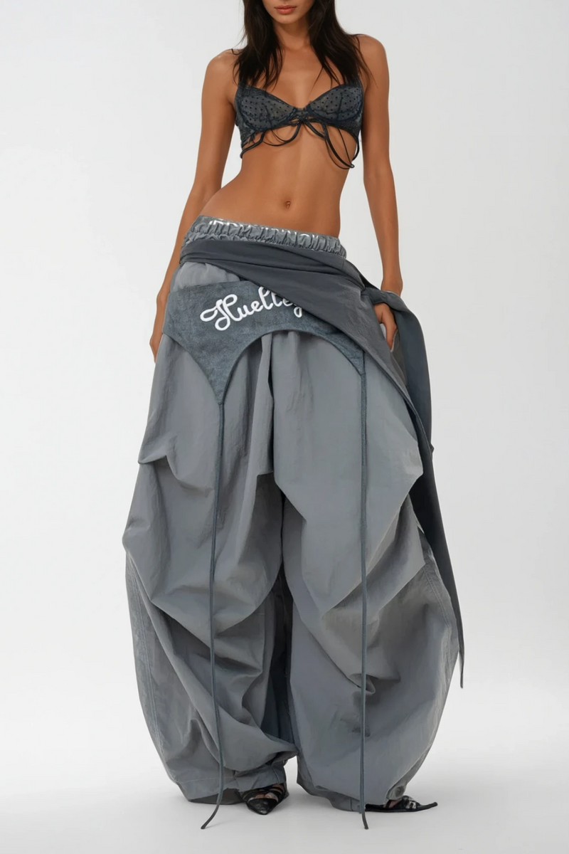 Effortlessly Elegant Pants with a Timeless Design