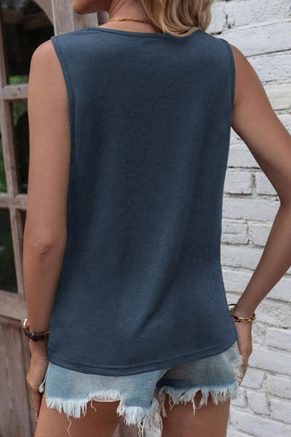 Well Tailored Top with a Graceful Silhouette