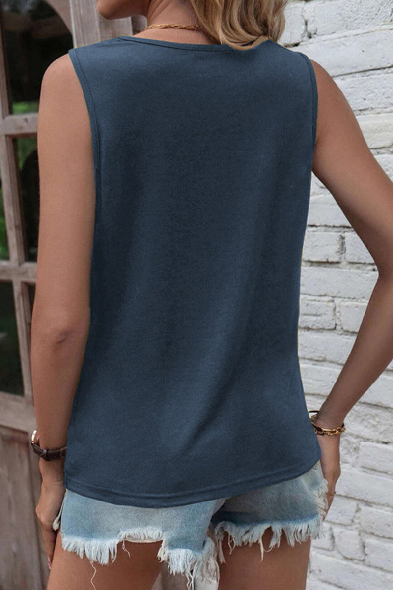Well Tailored Top with a Graceful Silhouette
