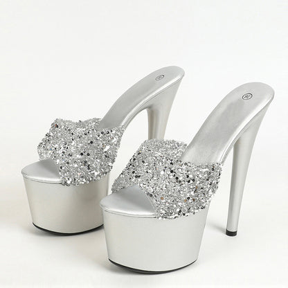 Effortlessly Elegant Heels with a Timeless Design