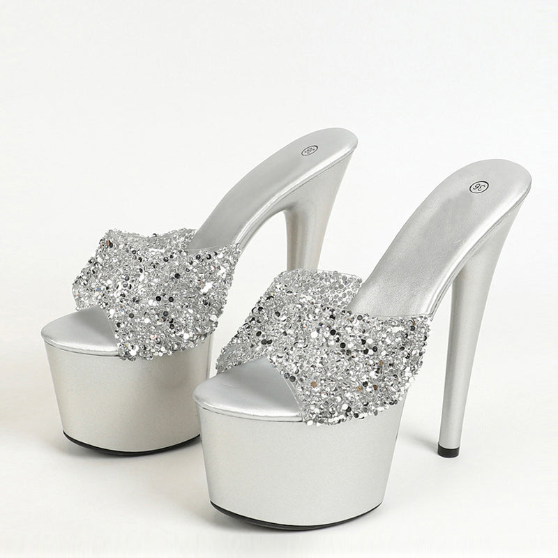Effortlessly Elegant Heels with a Timeless Design