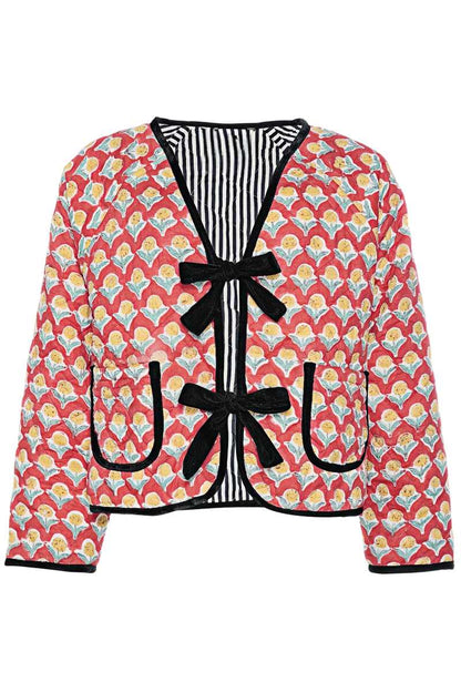 Well Tailored Jacket with a Graceful Silhouette