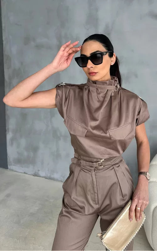 Effortlessly Elegant Garment with a Timeless Design