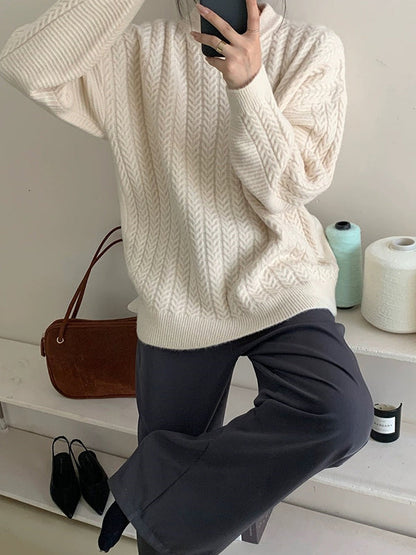 Effortlessly Elegant Sweater with a Timeless Design