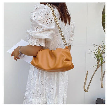 Well Tailored Bag with a Graceful Silhouette