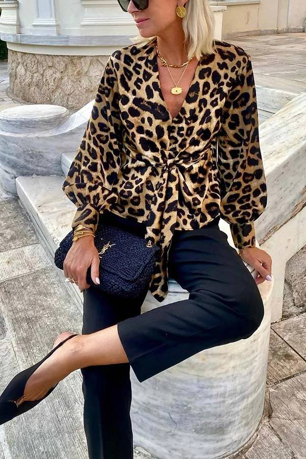 Effortlessly Elegant Blouse with a Timeless Design