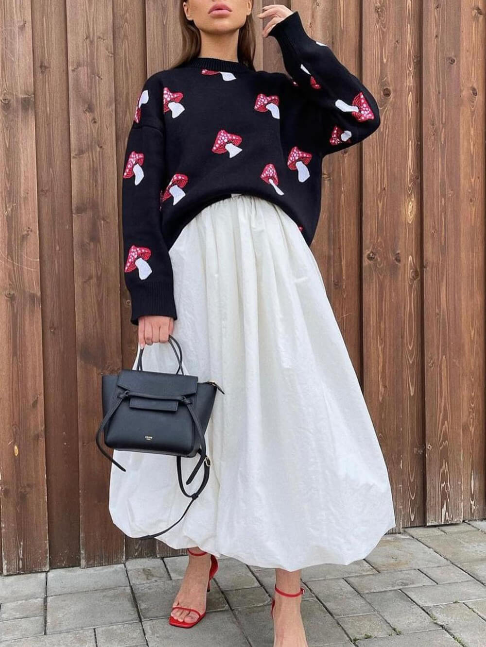 Effortlessly Elegant Sweater with a Timeless Design