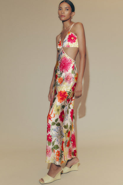 Gracefully Styled Dress for Any Occasion
