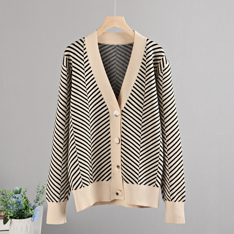 Elegantly Styled Cardigan for Everyday Wear