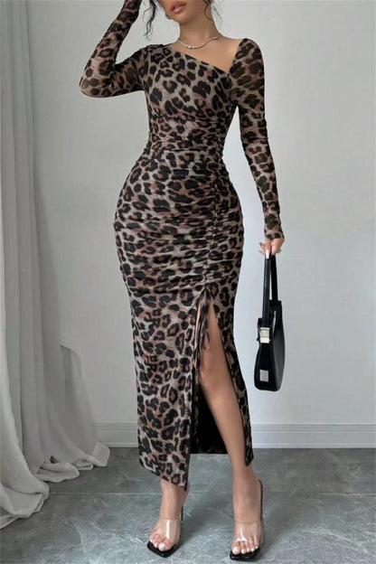 Well Tailored Dress with a Graceful Silhouette