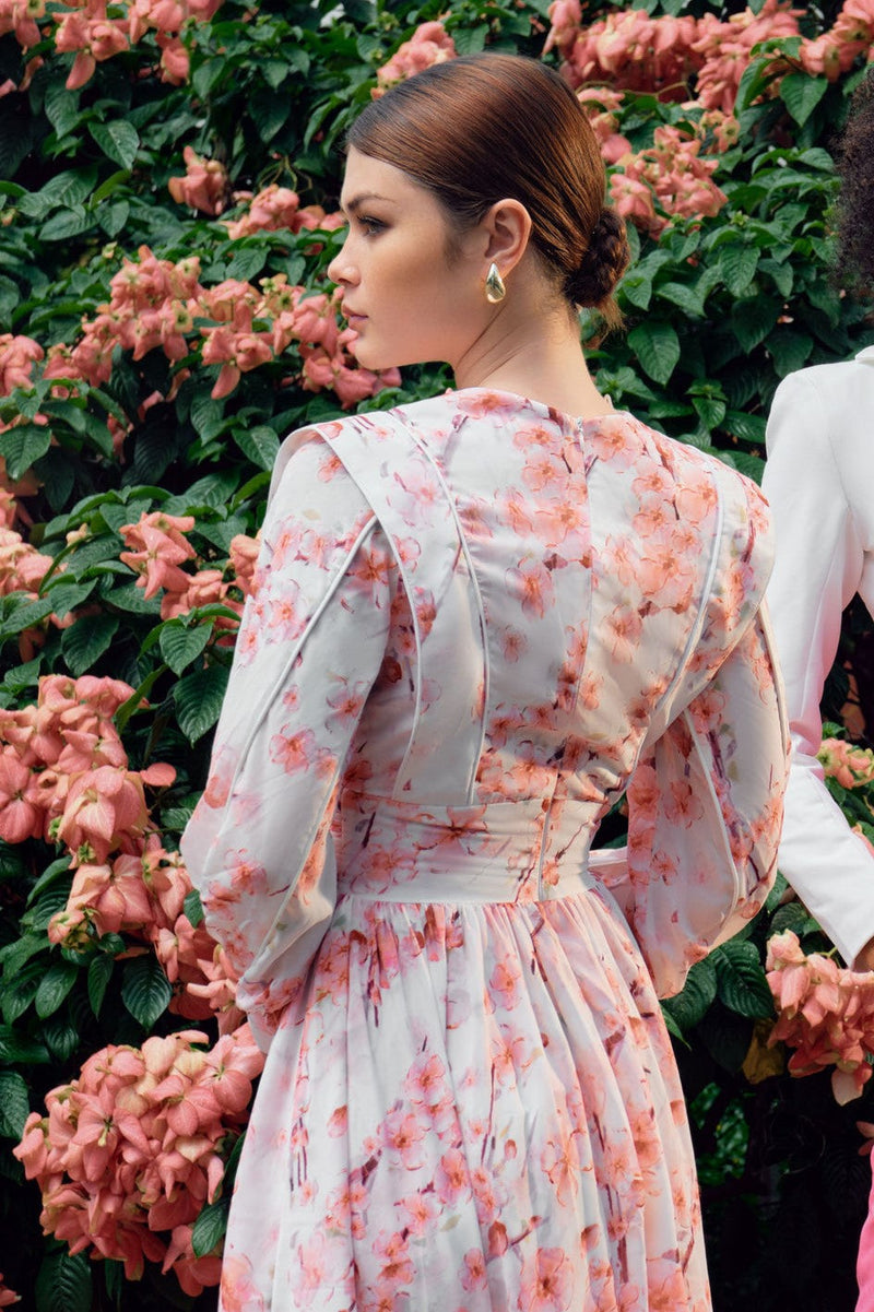 Well Tailored Dress with a Graceful Silhouette