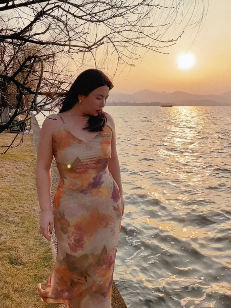 Beautifully Finished Dress in a Timeless Design