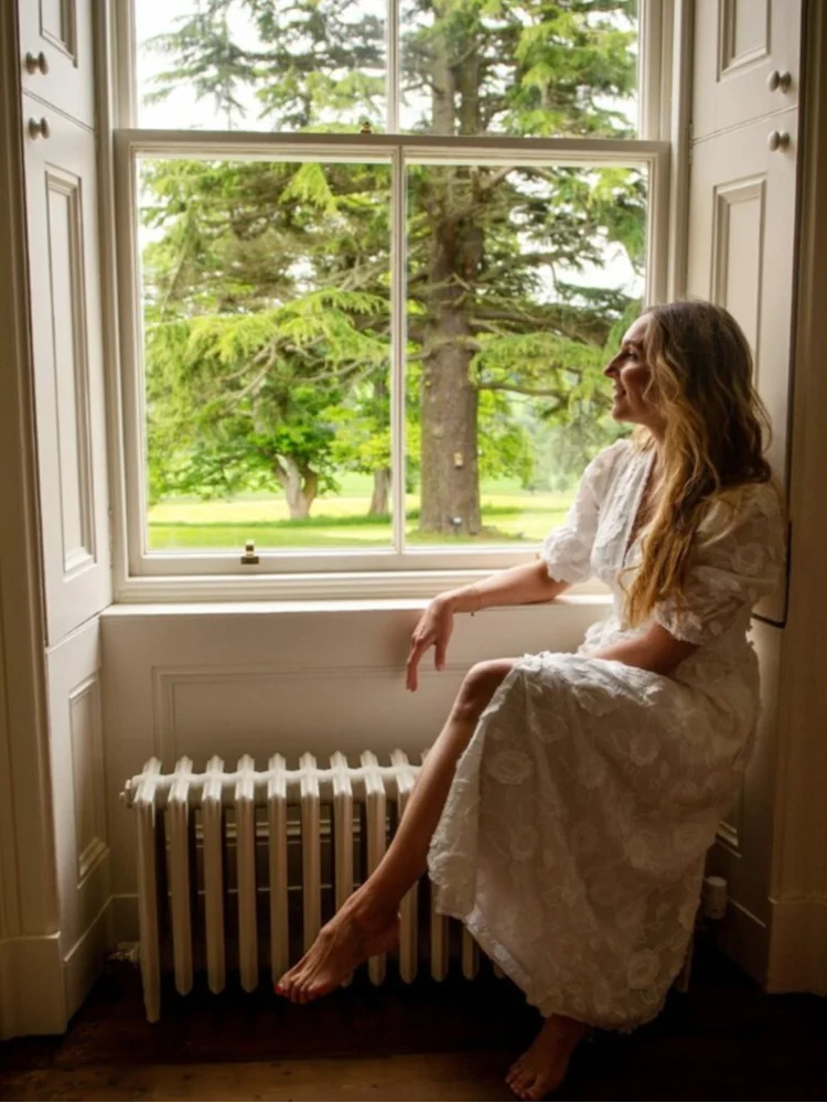 Beautifully Finished Dress in a Timeless Design