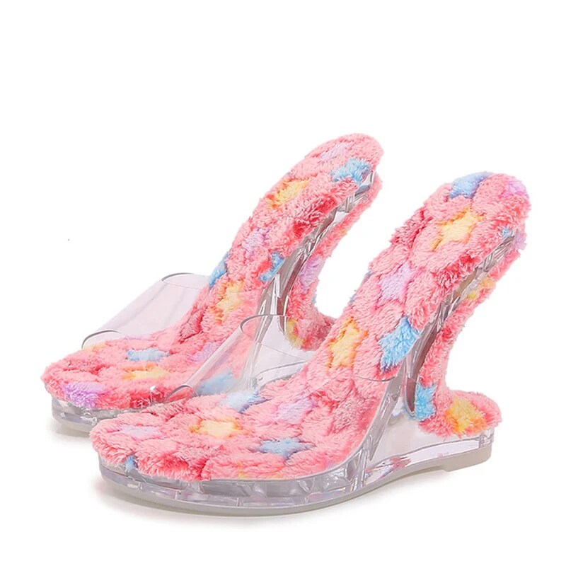 Well Tailored Sandals with a Graceful Silhouette