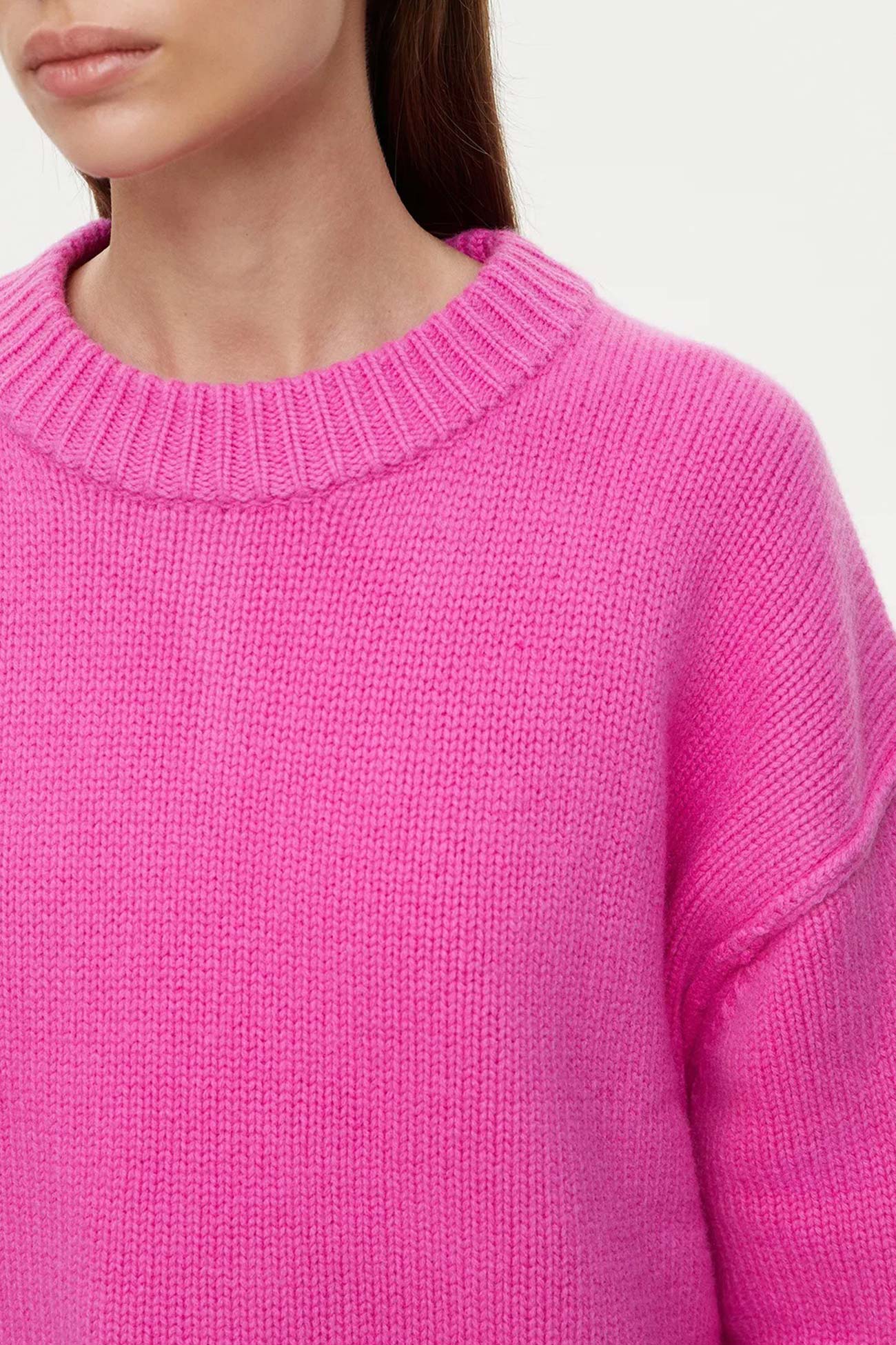 Well Tailored Sweater with a Graceful Silhouette