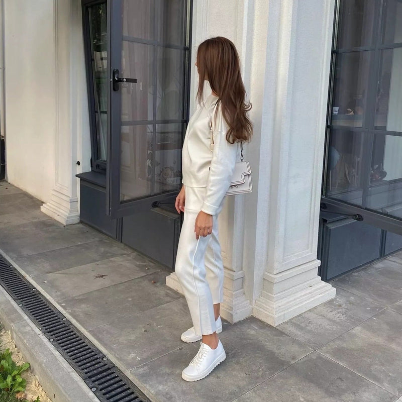 Classic Vintage Sweater with a Flattering Fit