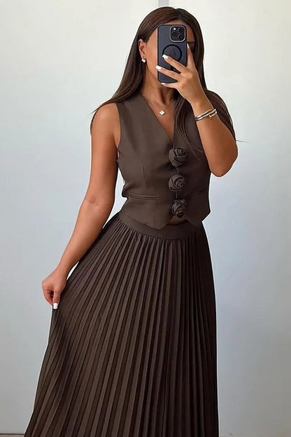 Effortlessly Elegant Garment with a Timeless Design