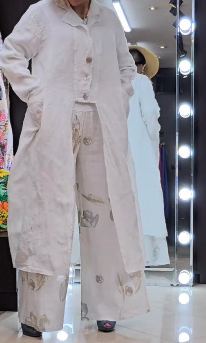 Well Tailored Blouse with a Graceful Silhouette