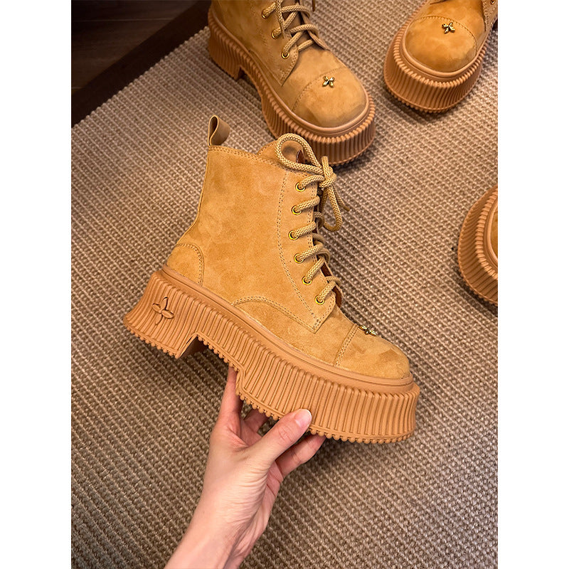 Beautifully Finished Boots in a Timeless Design