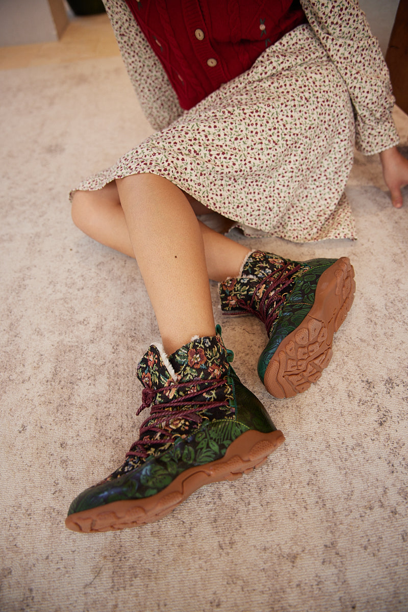 Beautifully Finished Boots in a Timeless Design