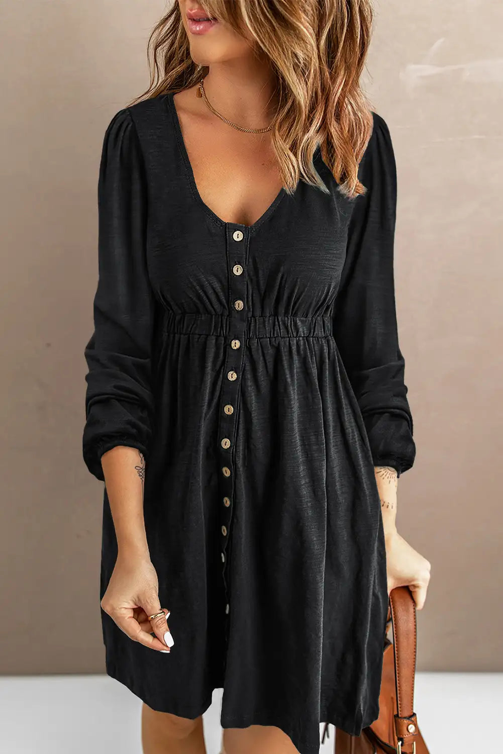 Effortlessly Elegant Dress with a Timeless Design