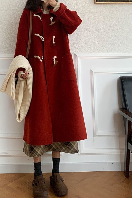 Well Tailored Coat with a Graceful Silhouette