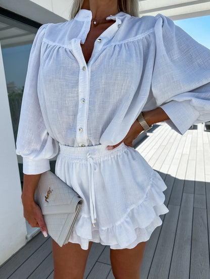 Effortlessly Elegant Garment with a Timeless Design
