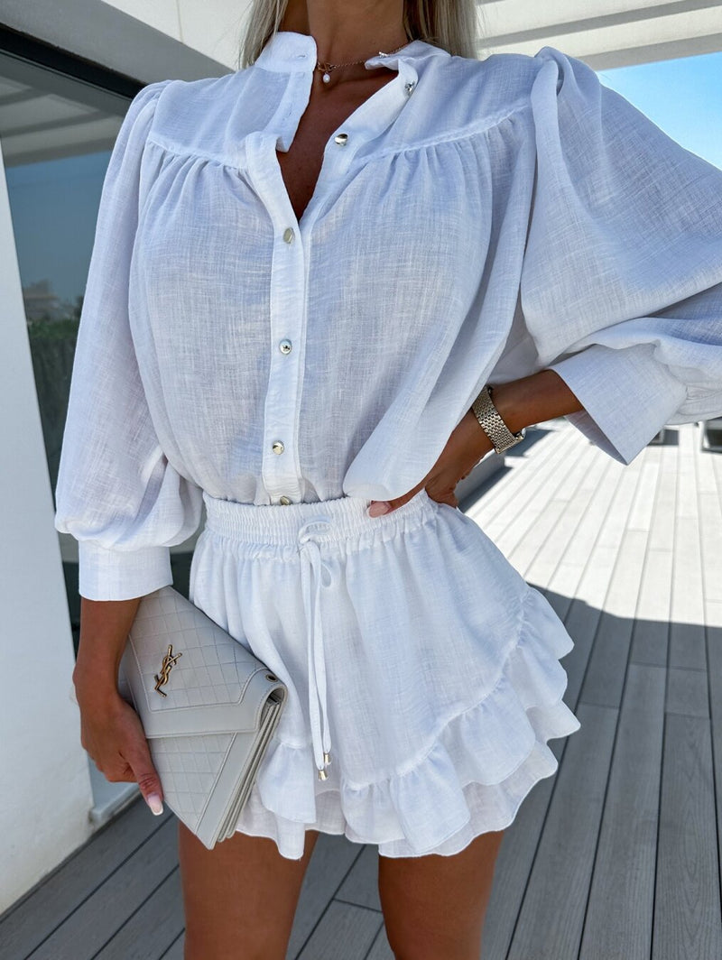 Effortlessly Elegant Garment with a Timeless Design