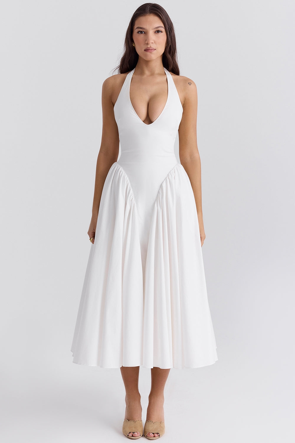 Beautifully Finished Dress in a Timeless Design