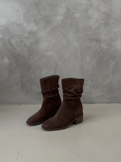 Beautifully Finished Boots in a Timeless Design
