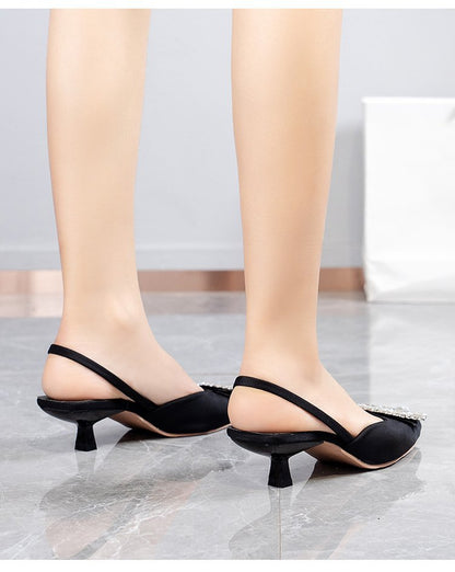 Effortlessly Elegant Garment with a Timeless Design